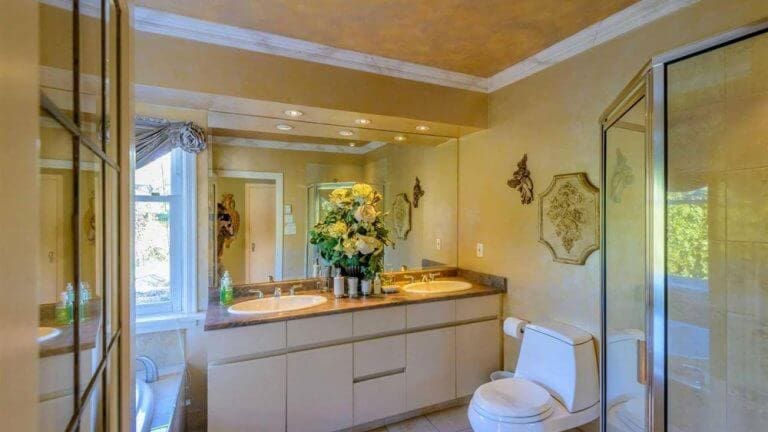 bathroom in ocean view deluxe suite