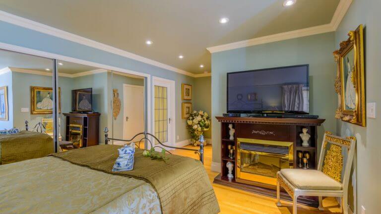 fireplace view deluxe queen suite